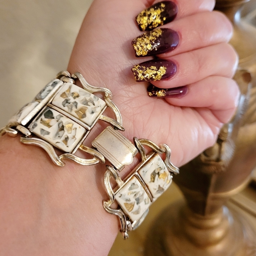 Rare Vintage Enamel Gold Flaked Coro Ornate Gold  Bracelet & Earrings Set - Picture 8 of 16
